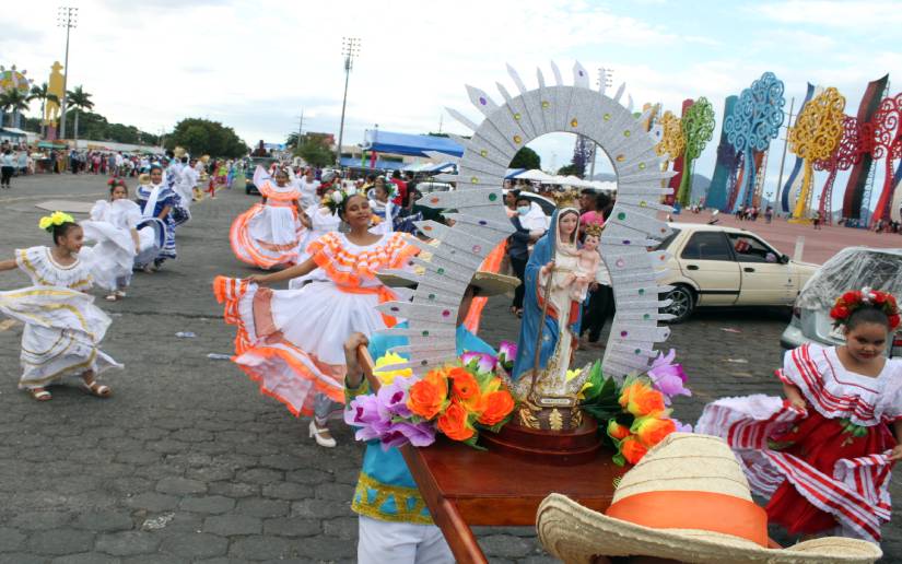 desfile-santospatronos-altares